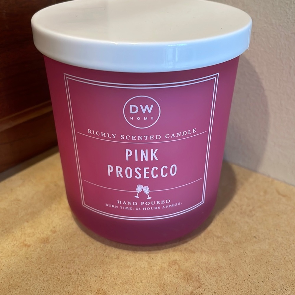 DW Home Scented Candle Pink